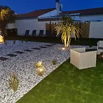 Holiday home Maison 10/12 Pers A 5 Min Du Phare Des Baleines Saint-Clement-des-Baleines